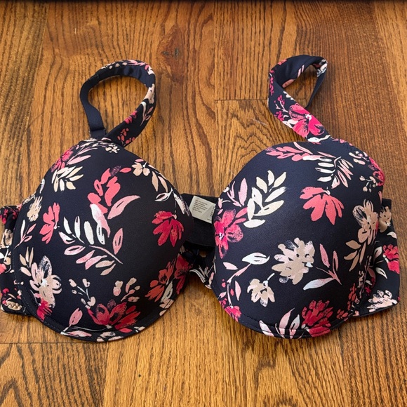 Delta Burke Bra Size 40D - Picture 1 of 4